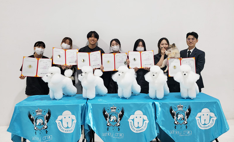 KKC 경연에서 수상한 6명의 서울호서직업전문학교 재학생들 단체 사진